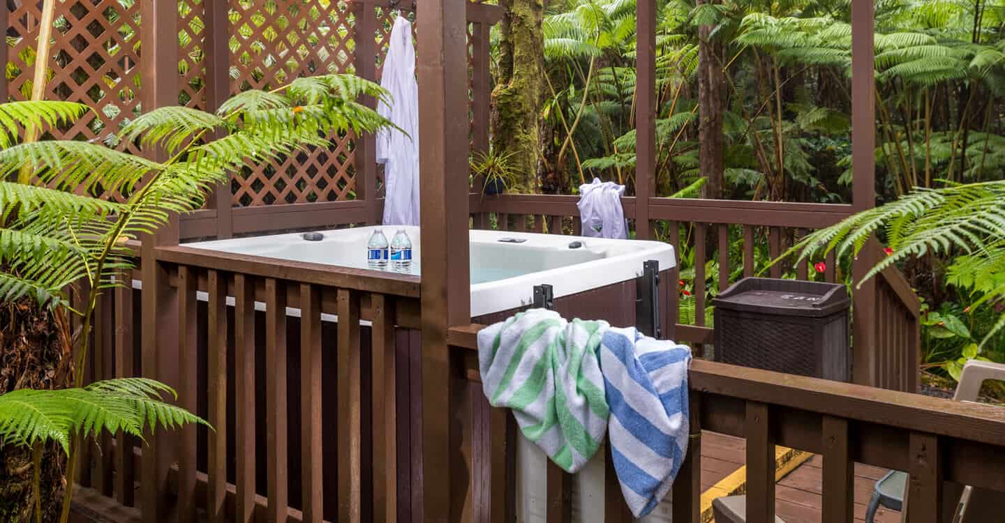 Cozy Hot Tub Area in Volcano Village Lodge
