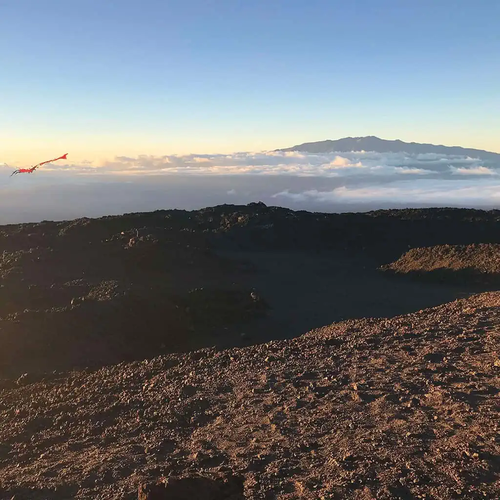 Volcanoes National Park hikes guide: hike at Mauna Loa and enjoy the magnificent view