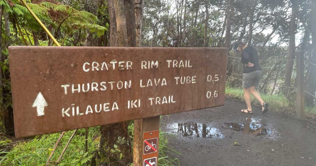 Sign for Crater Rim Trail steam vents