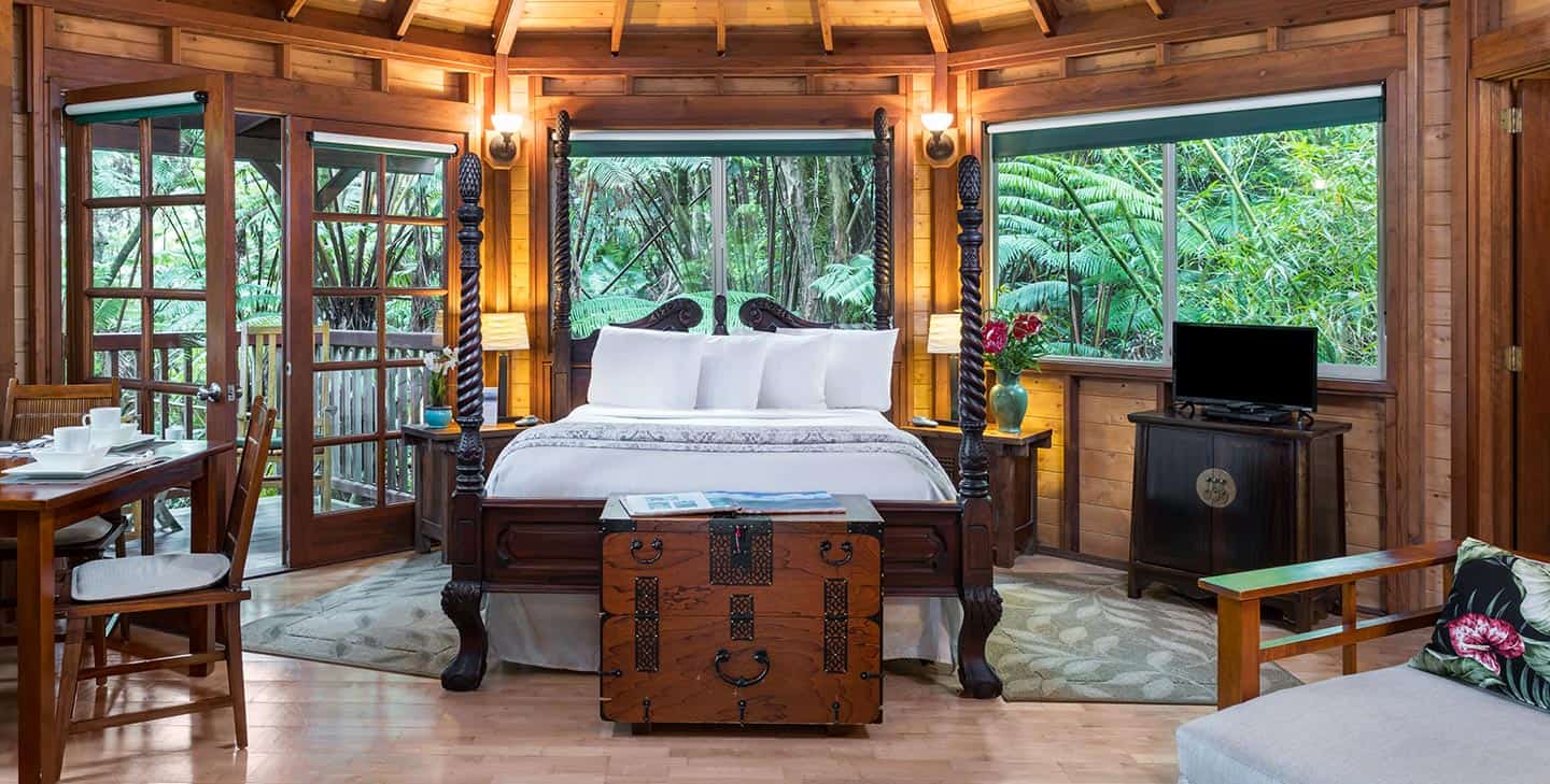 Private queen suite in Hawaii