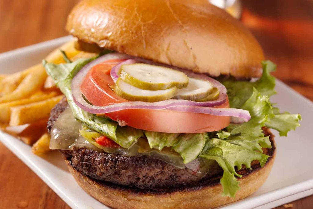 Cheeseburger with fries