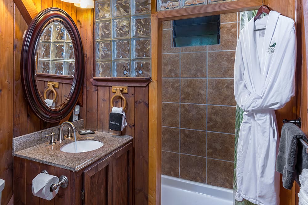 Bathroom in Hale Kilauea Room