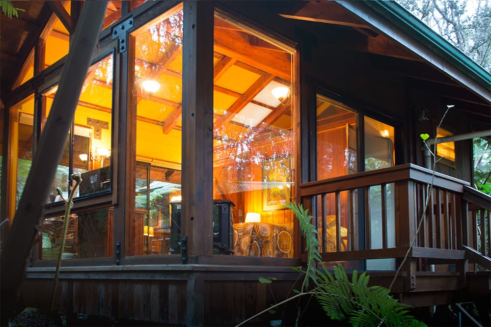 Hale Kilauea Lodge in the evening