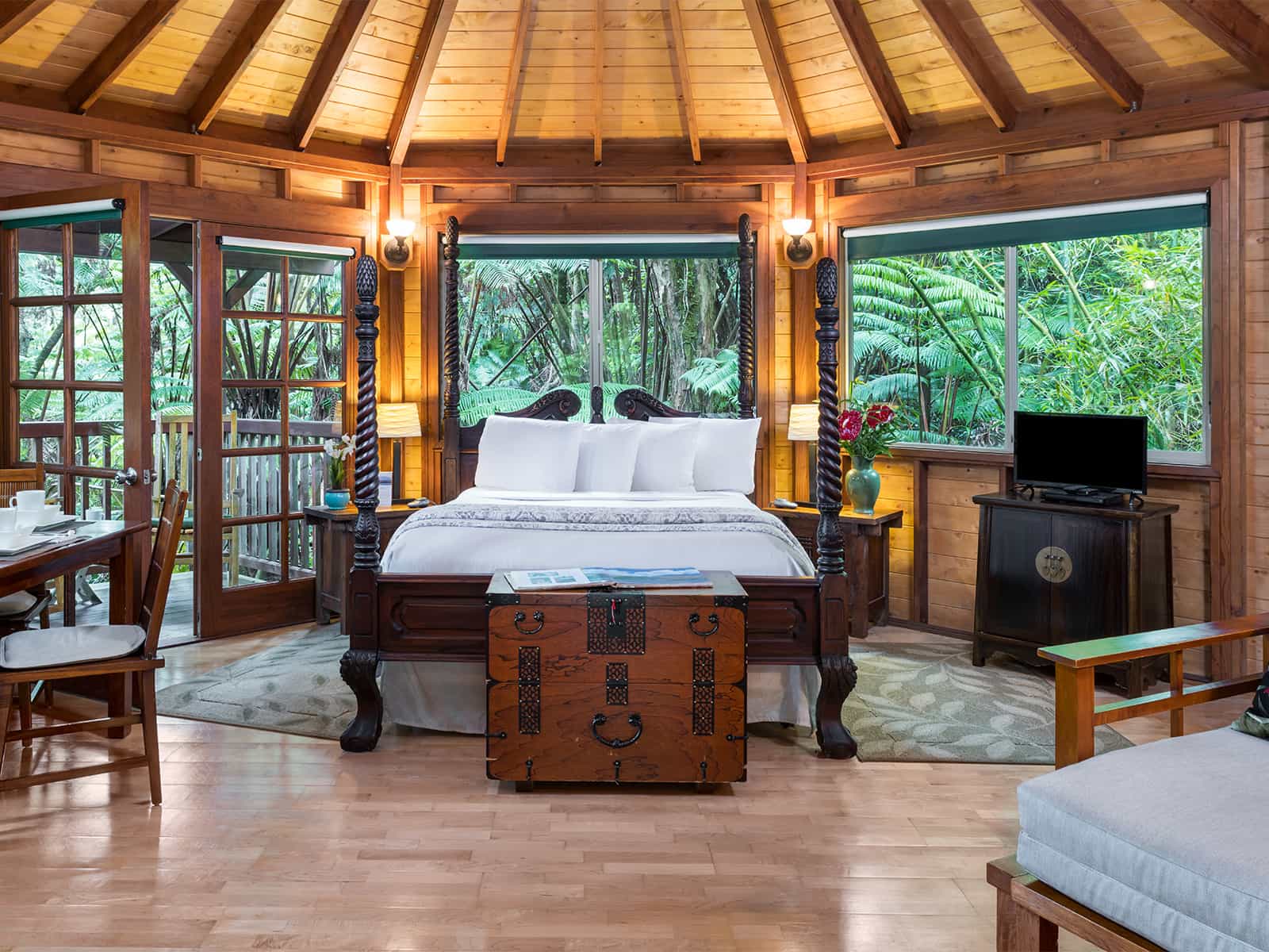 Private queen suite in Hawaii with four poster bed and domed roof